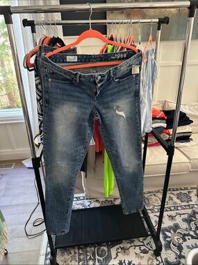 GAP Women's Cropped Distressed Denim Jeans - Washed Blue